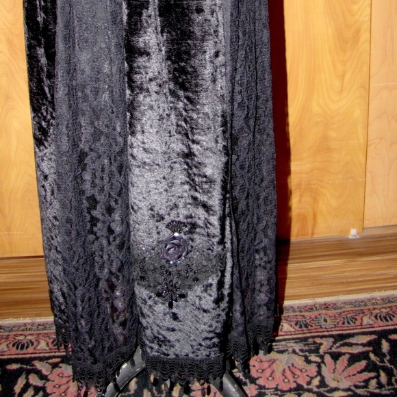 Glamorous goth! Black beaded lace & velvet ensemble, Laura Rogers, Medium - Picture 9 of 12